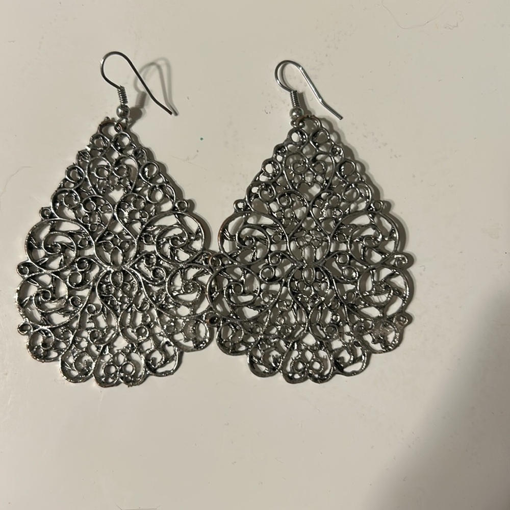 Bundle of 5 pair of earrings - Picture 6 of 7